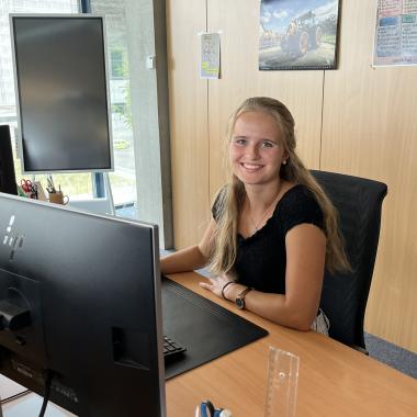 Jenny Tanner, Praktikantin